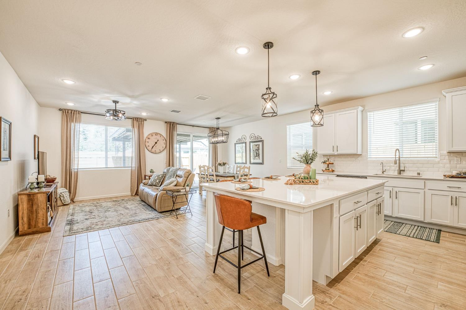 1523 Bloom Ln, Clovis, CA 93619