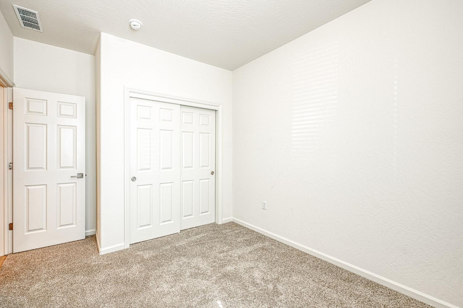1523 Bloom Ln, Clovis, CA 93619
