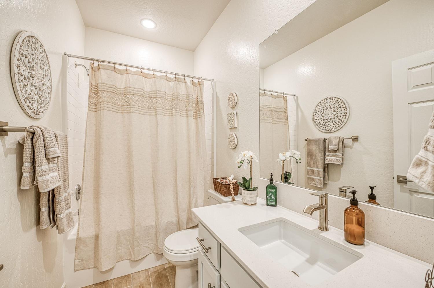 1523 Bloom Ln, Clovis, CA 93619