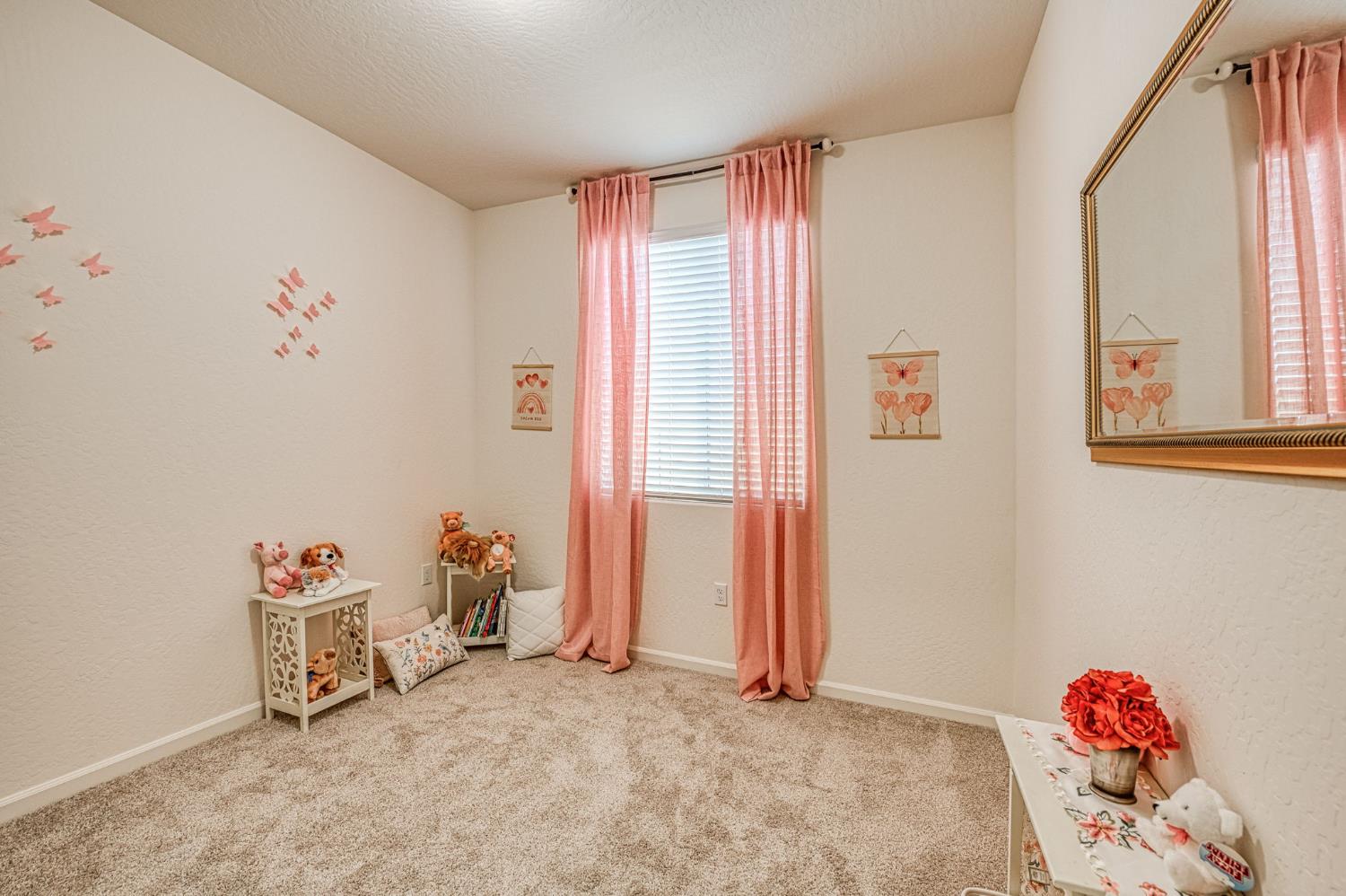 1523 Bloom Ln, Clovis, CA 93619