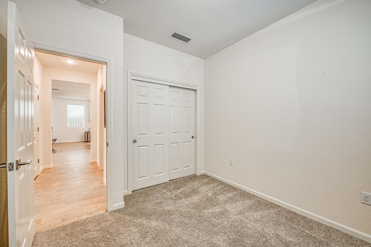 1523 Bloom Ln, Clovis, CA 93619