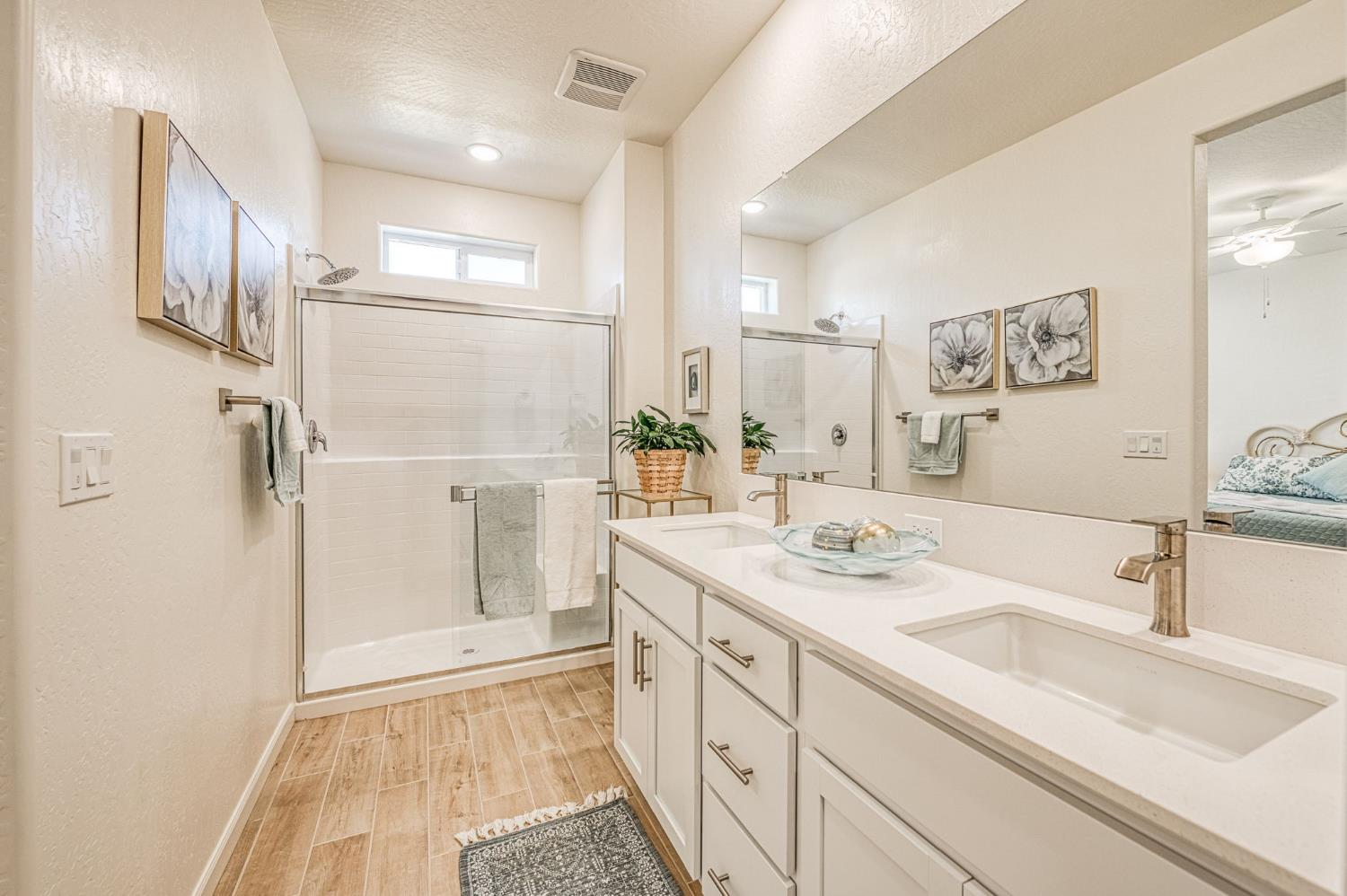 1523 Bloom Ln, Clovis, CA 93619