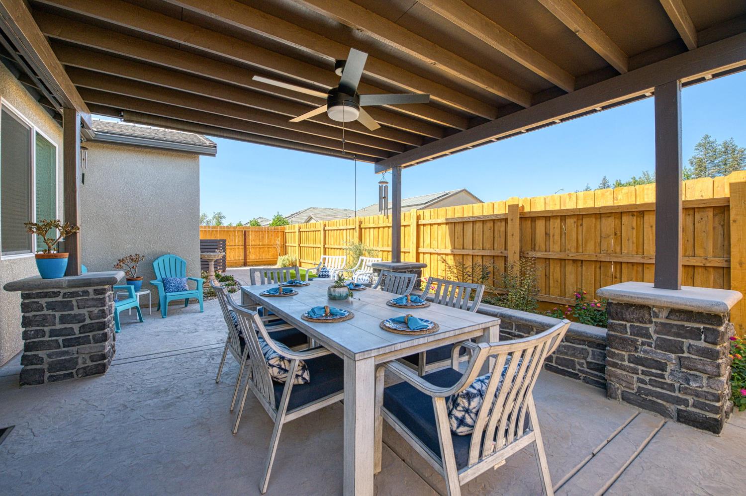 1523 Bloom Ln, Clovis, CA 93619