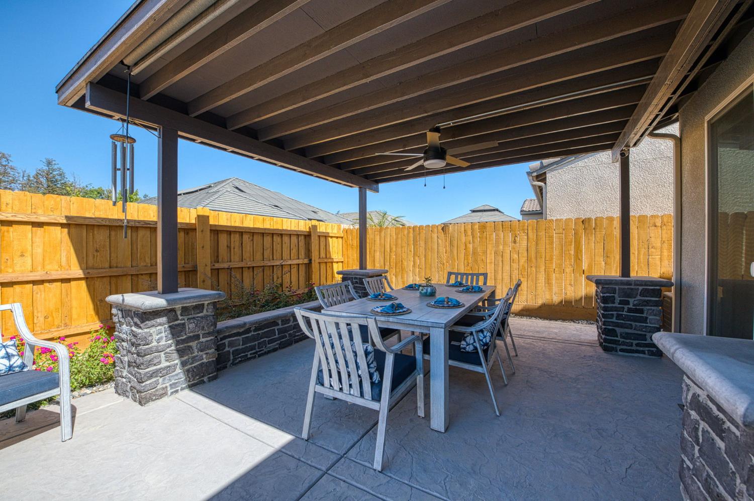 1523 Bloom Ln, Clovis, CA 93619