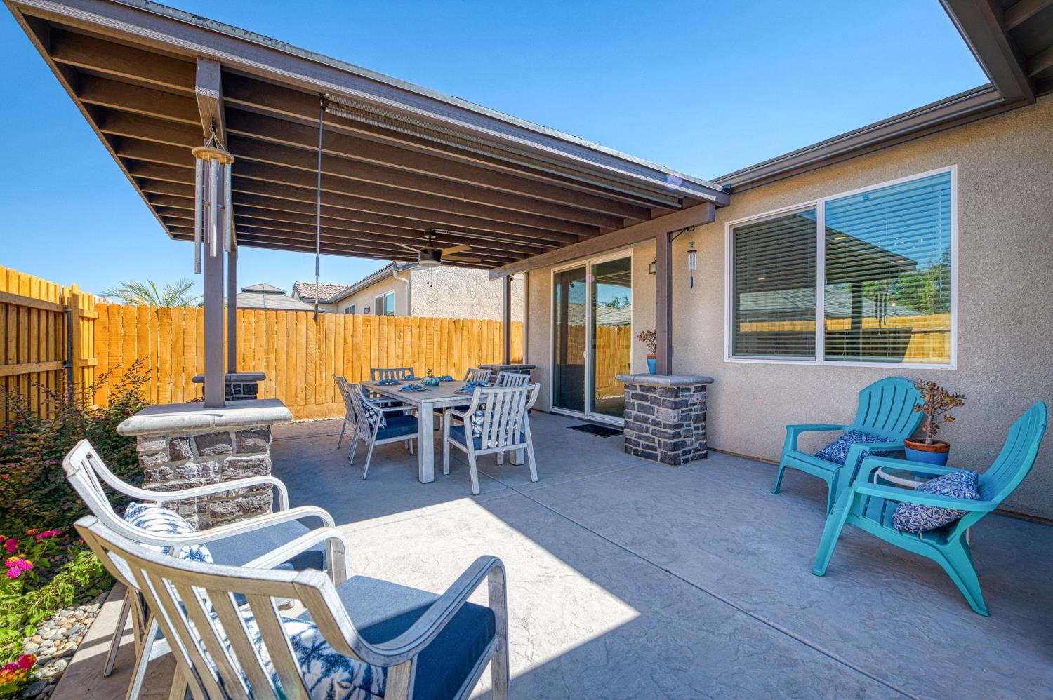 1523 Bloom Ln, Clovis, CA 93619