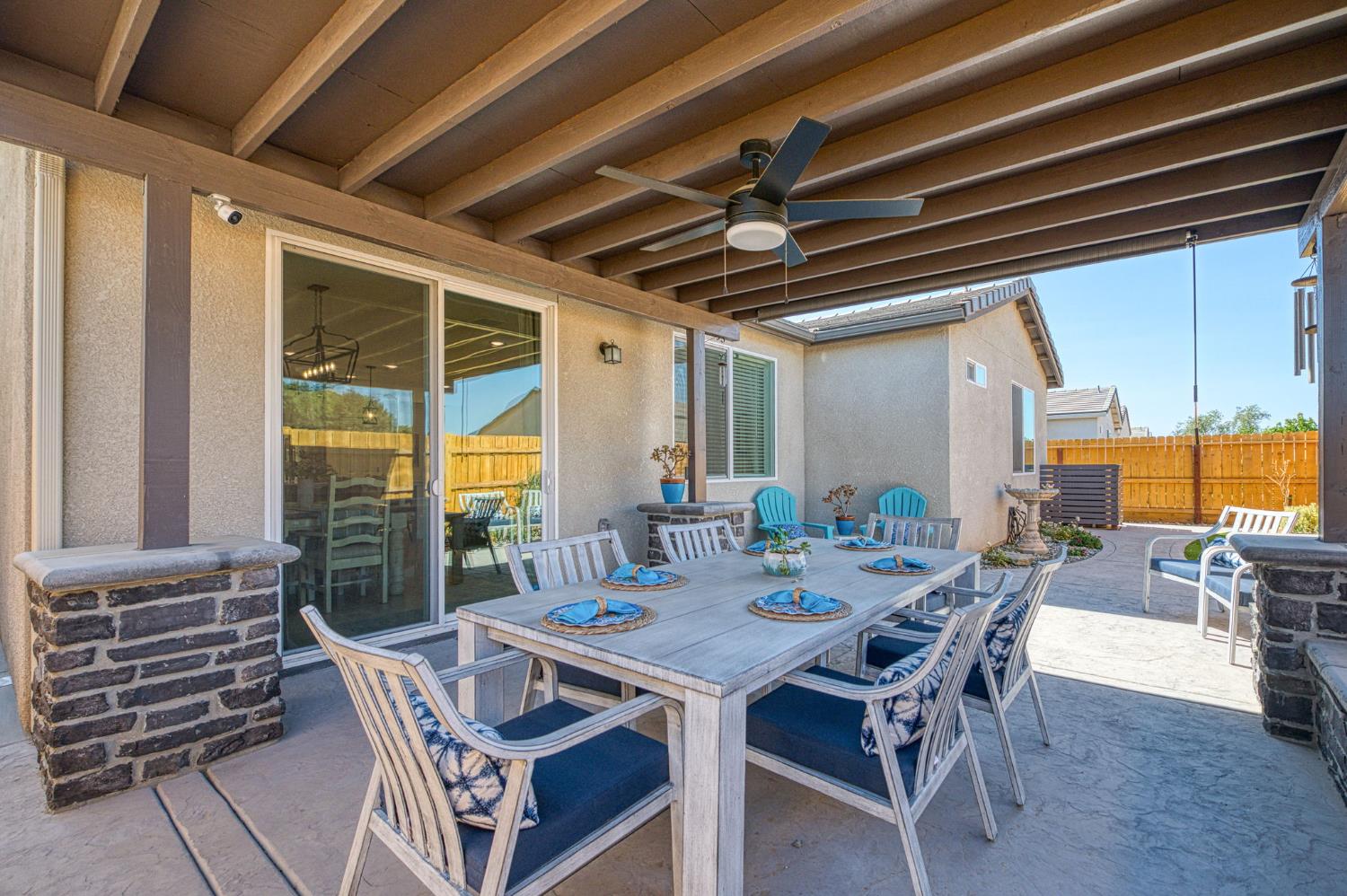 1523 Bloom Ln, Clovis, CA 93619