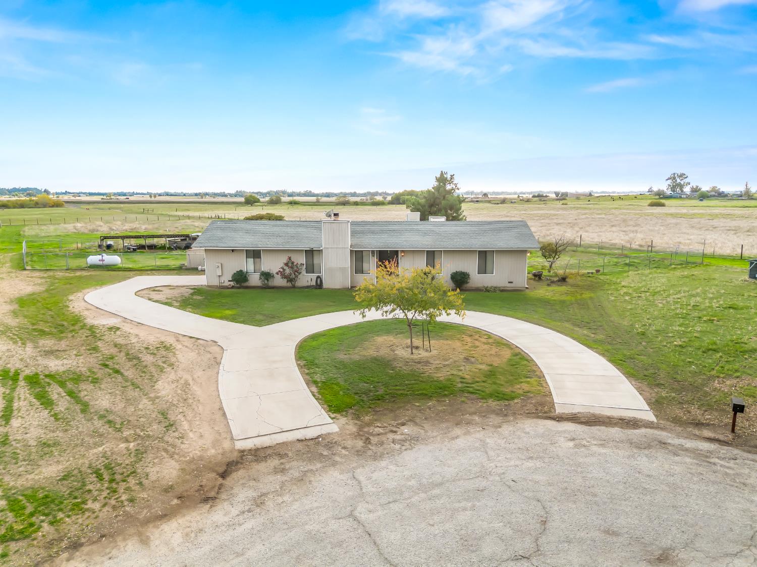 13017 Violet Ln, Clovis, CA 93619
