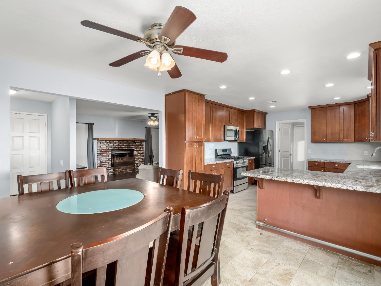 13017 Violet Ln, Clovis, CA 93619
