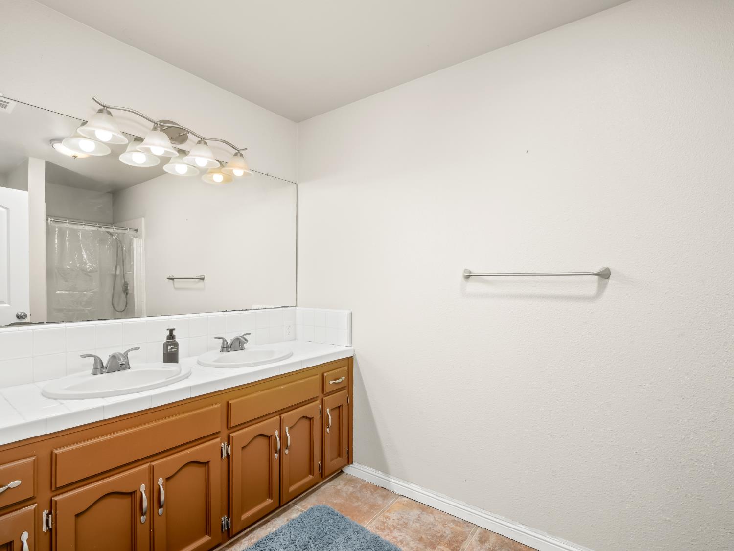 13017 Violet Ln, Clovis, CA 93619
