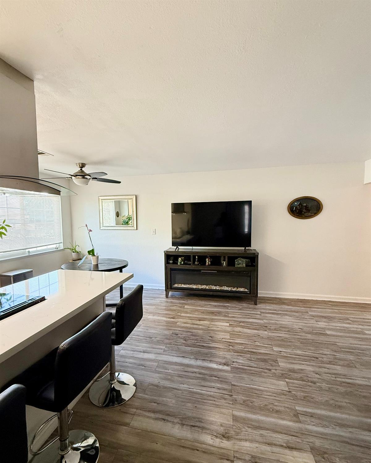 2236 Peach Ave #4, Clovis, CA 93612