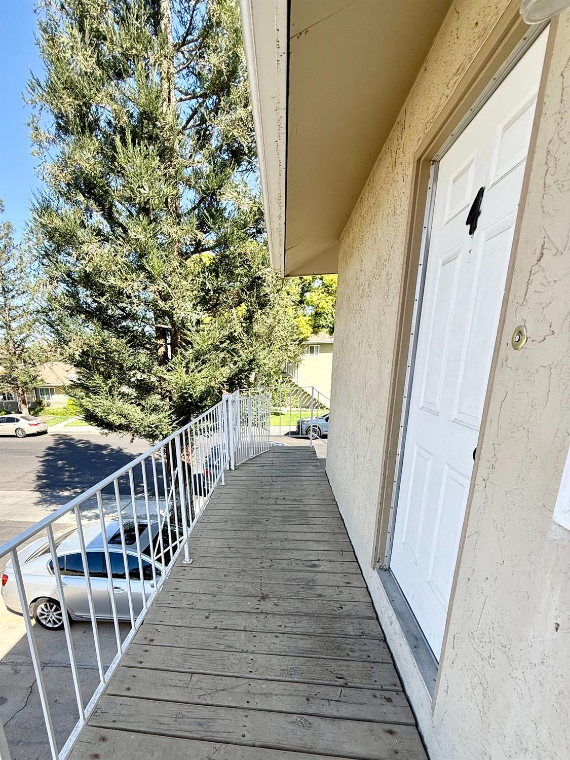 2236 Peach Ave #4, Clovis, CA 93612