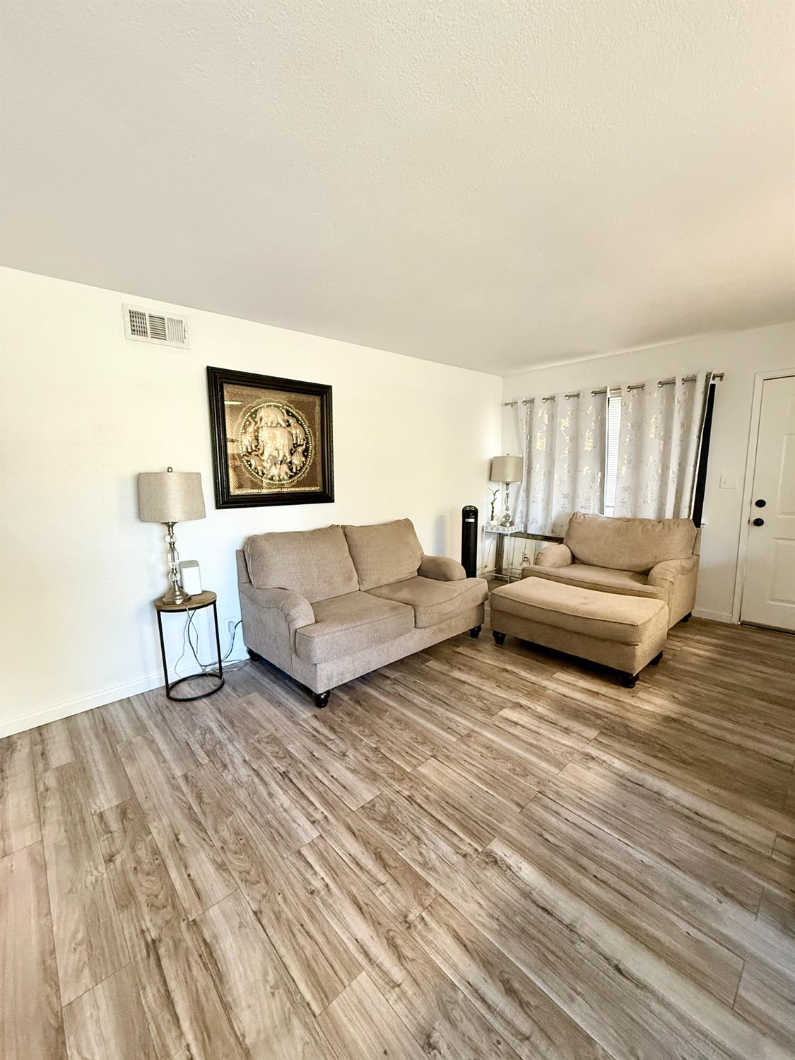 2236 Peach Ave #4, Clovis, CA 93612