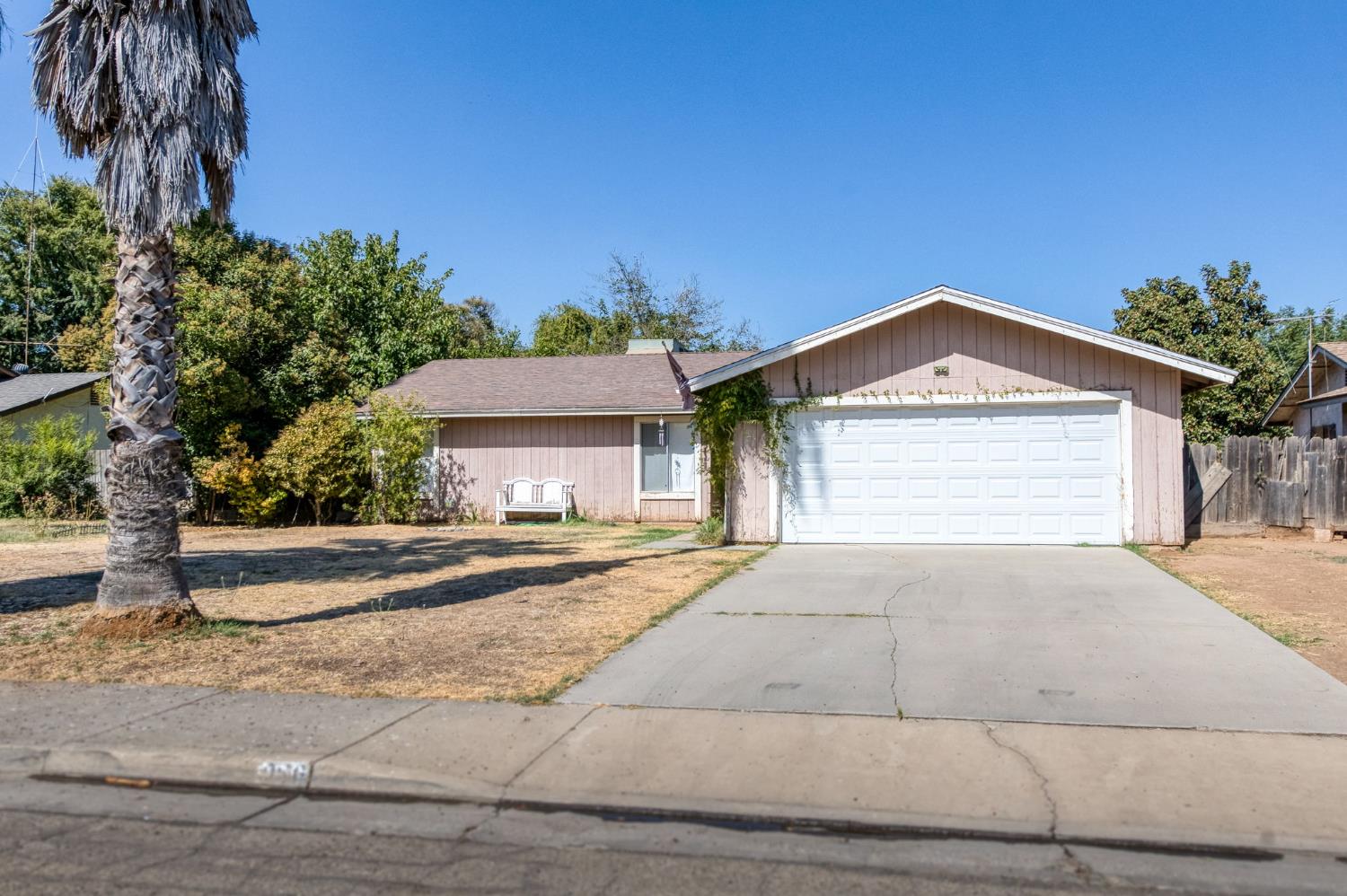 956 Church Ave, Sanger, CA 93657