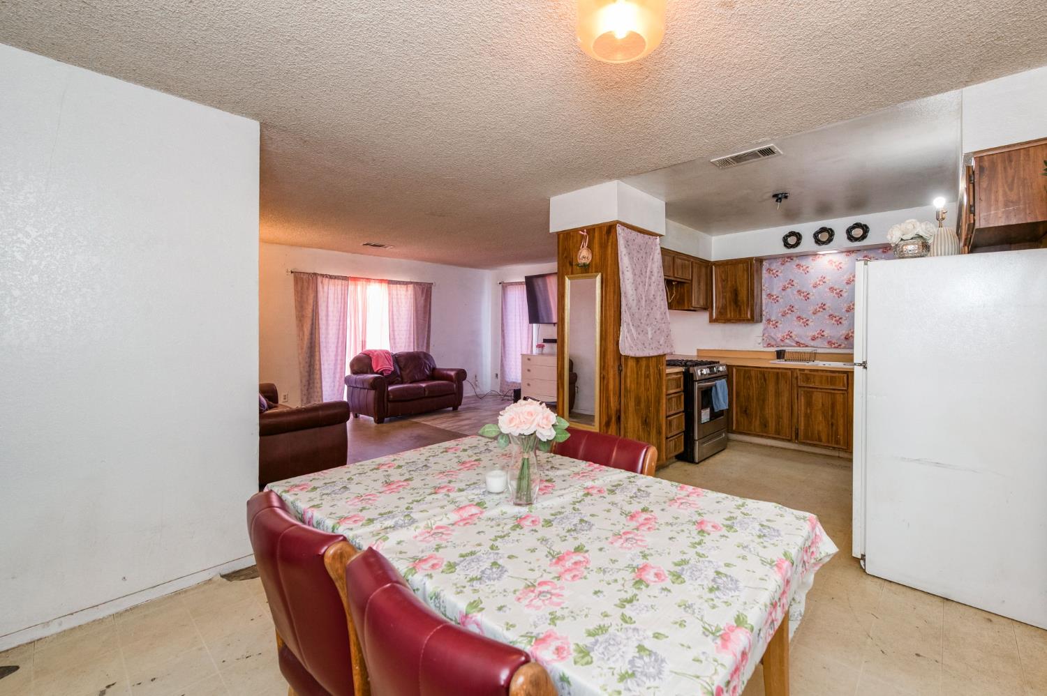 956 Church Ave, Sanger, CA 93657