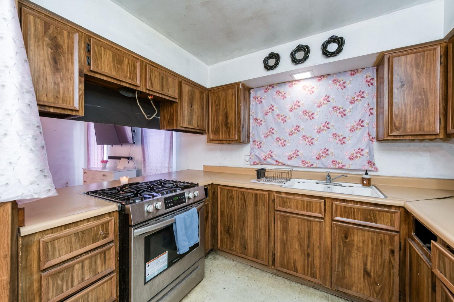 956 Church Ave, Sanger, CA 93657