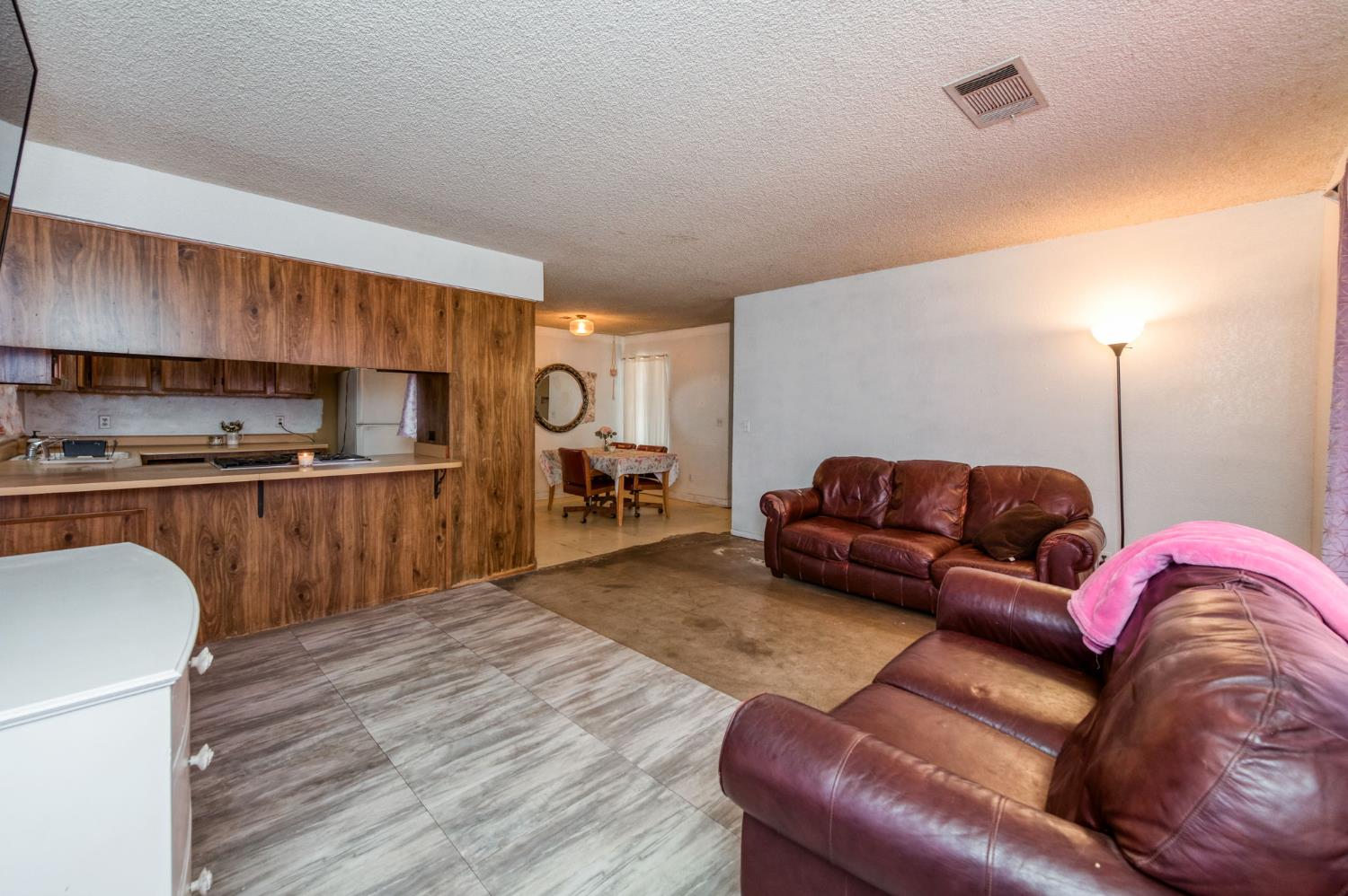 956 Church Ave, Sanger, CA 93657