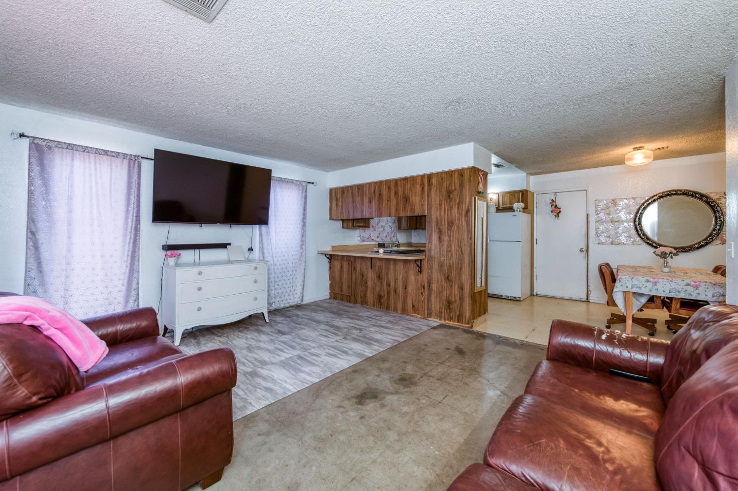 956 Church Ave, Sanger, CA 93657