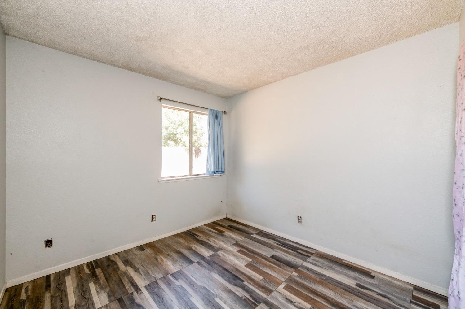 956 Church Ave, Sanger, CA 93657