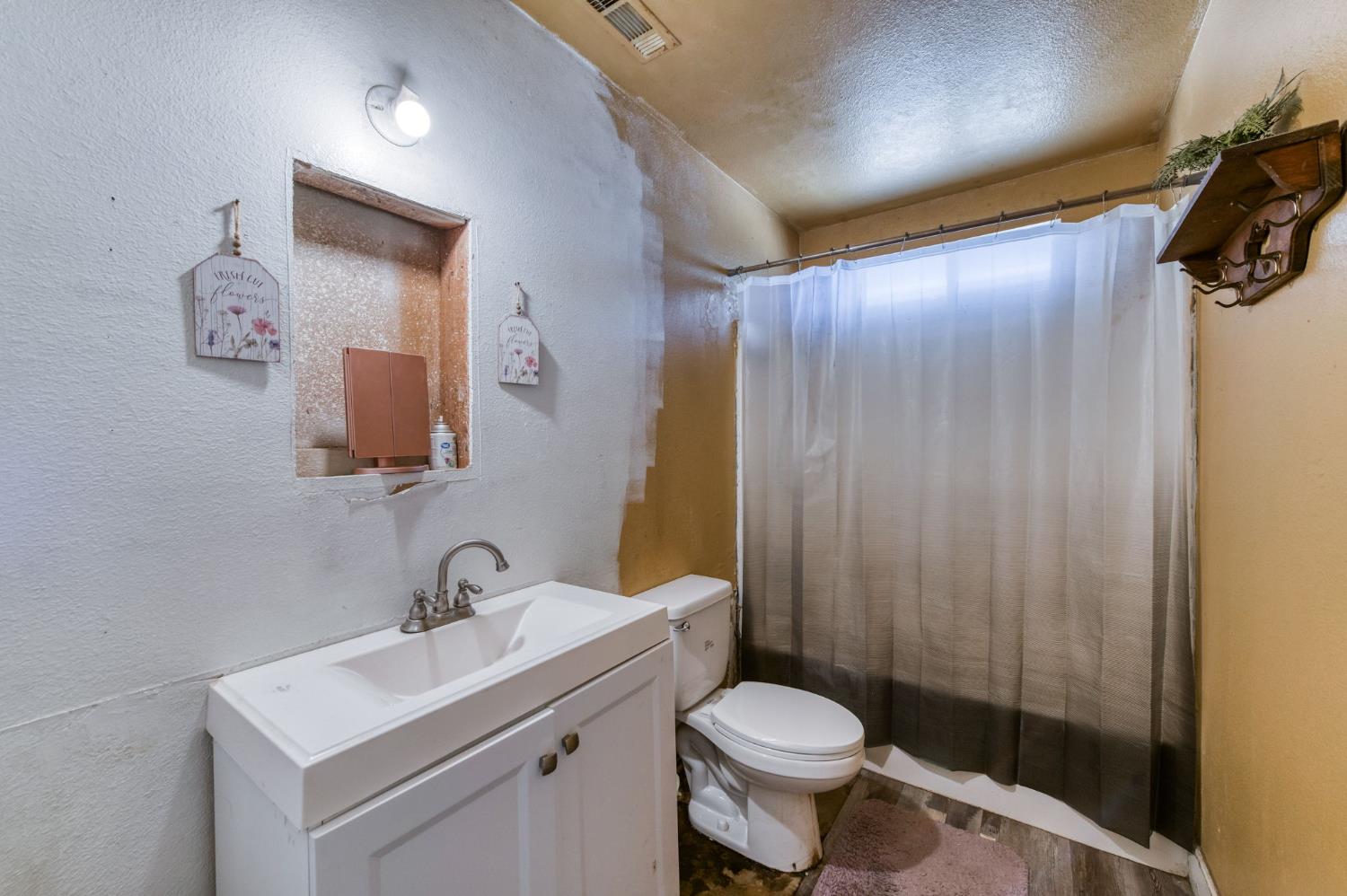 956 Church Ave, Sanger, CA 93657