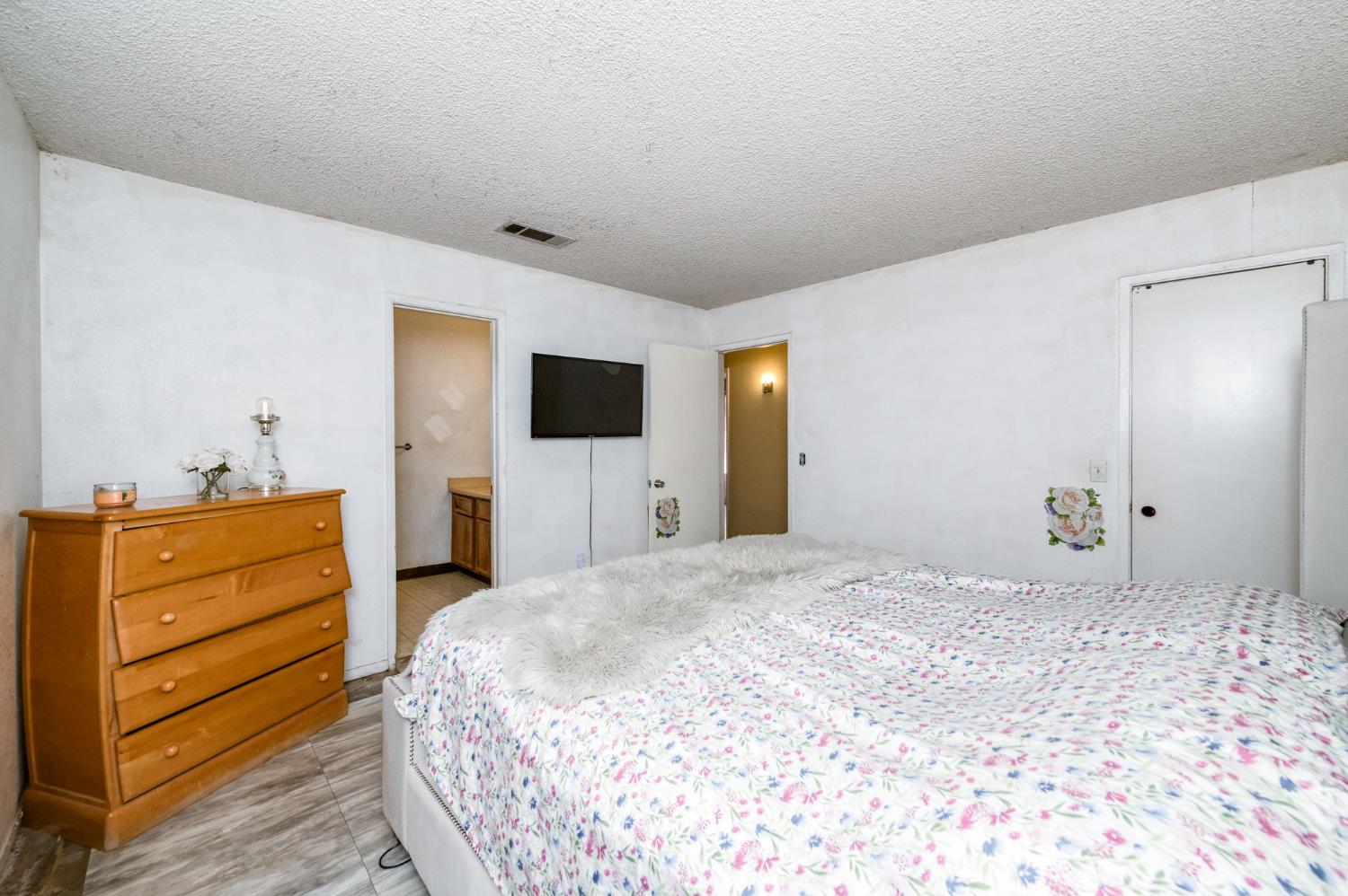 956 Church Ave, Sanger, CA 93657