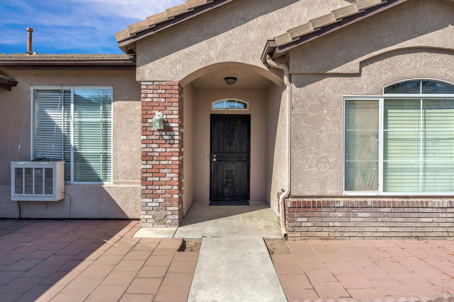 2426 S Larkin Ave, Fresno, CA 93727