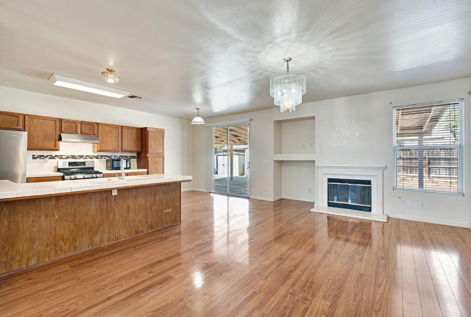 2426 S Larkin Ave, Fresno, CA 93727