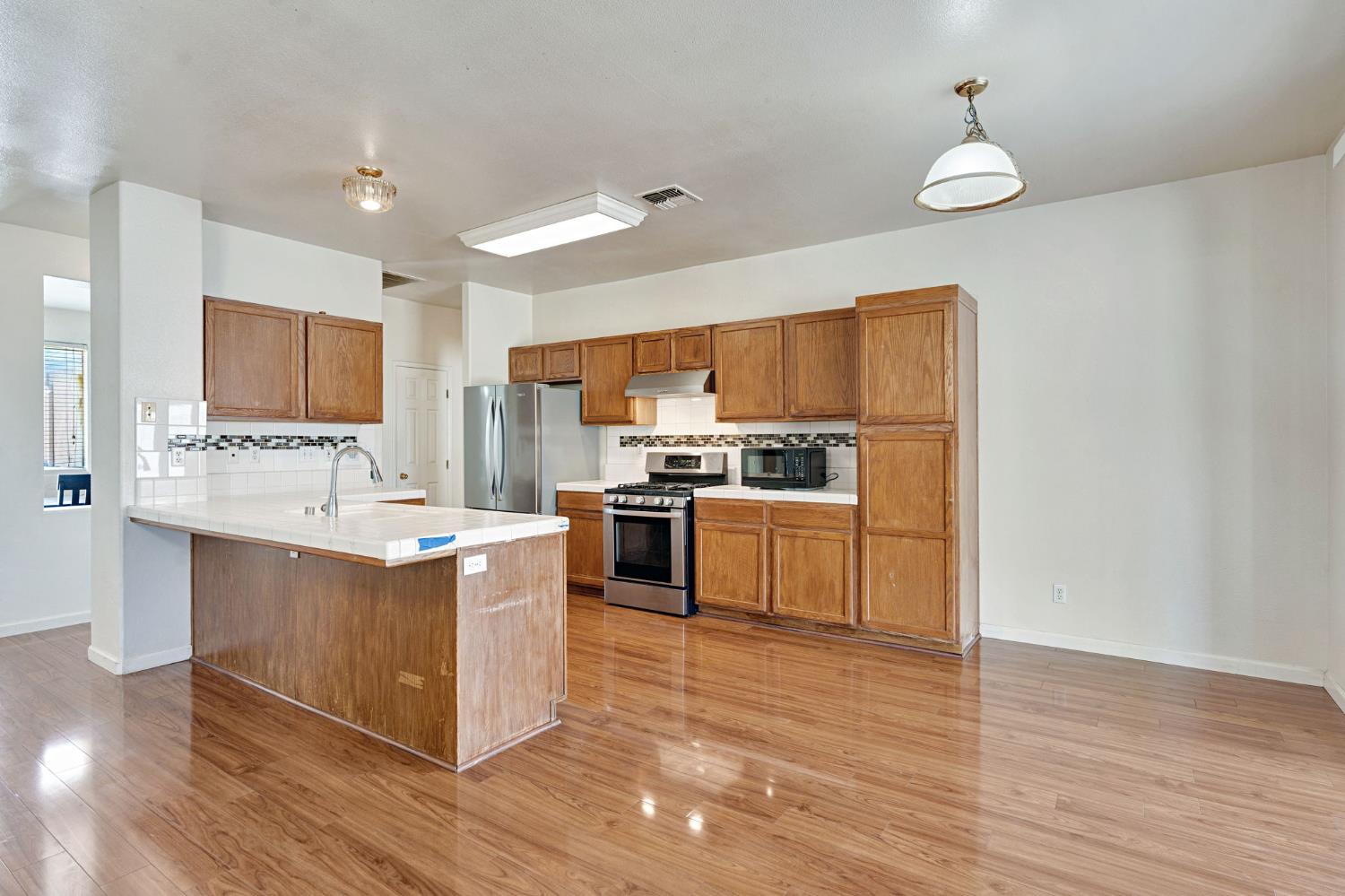 2426 S Larkin Ave, Fresno, CA 93727