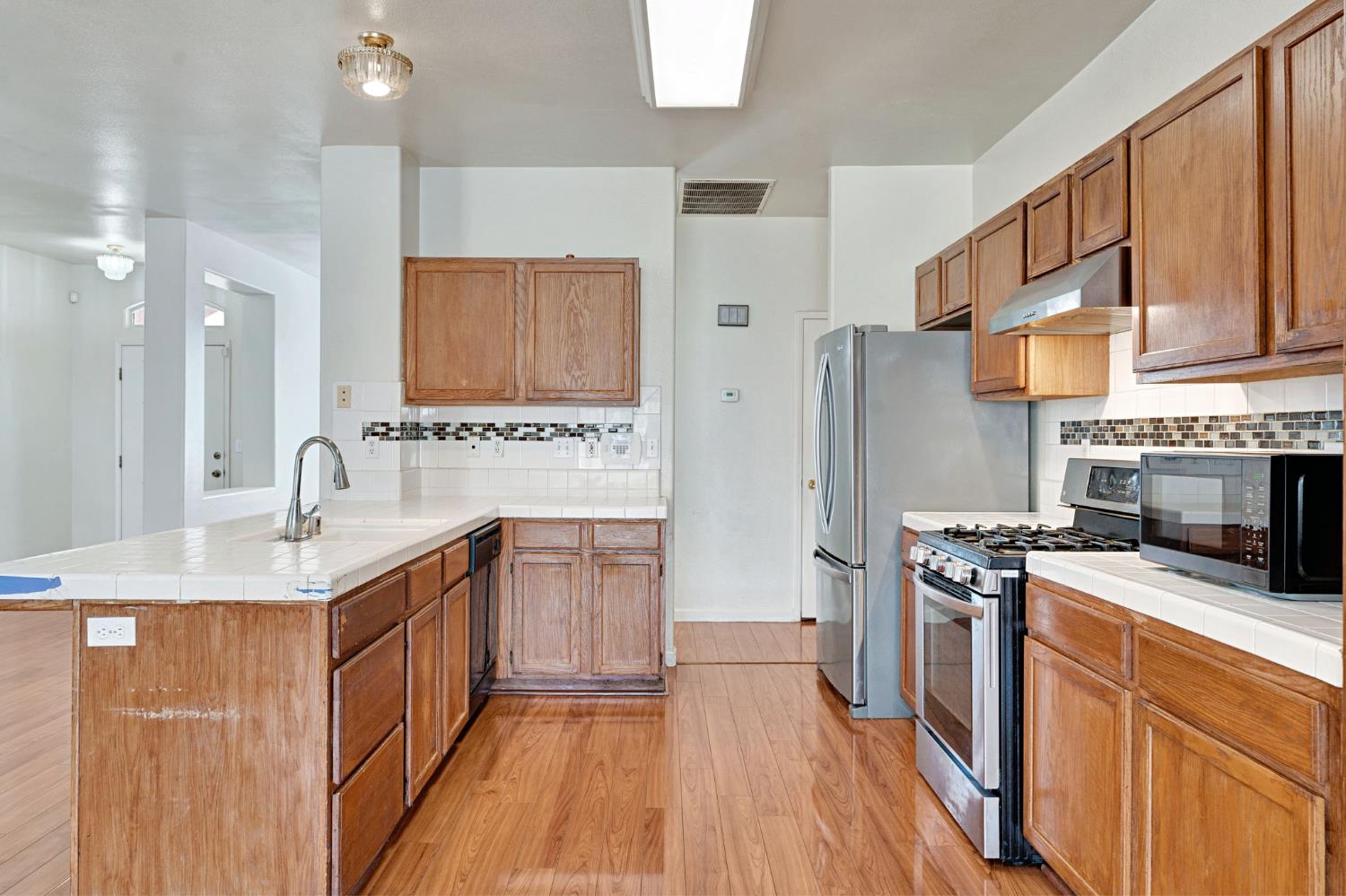 2426 S Larkin Ave, Fresno, CA 93727