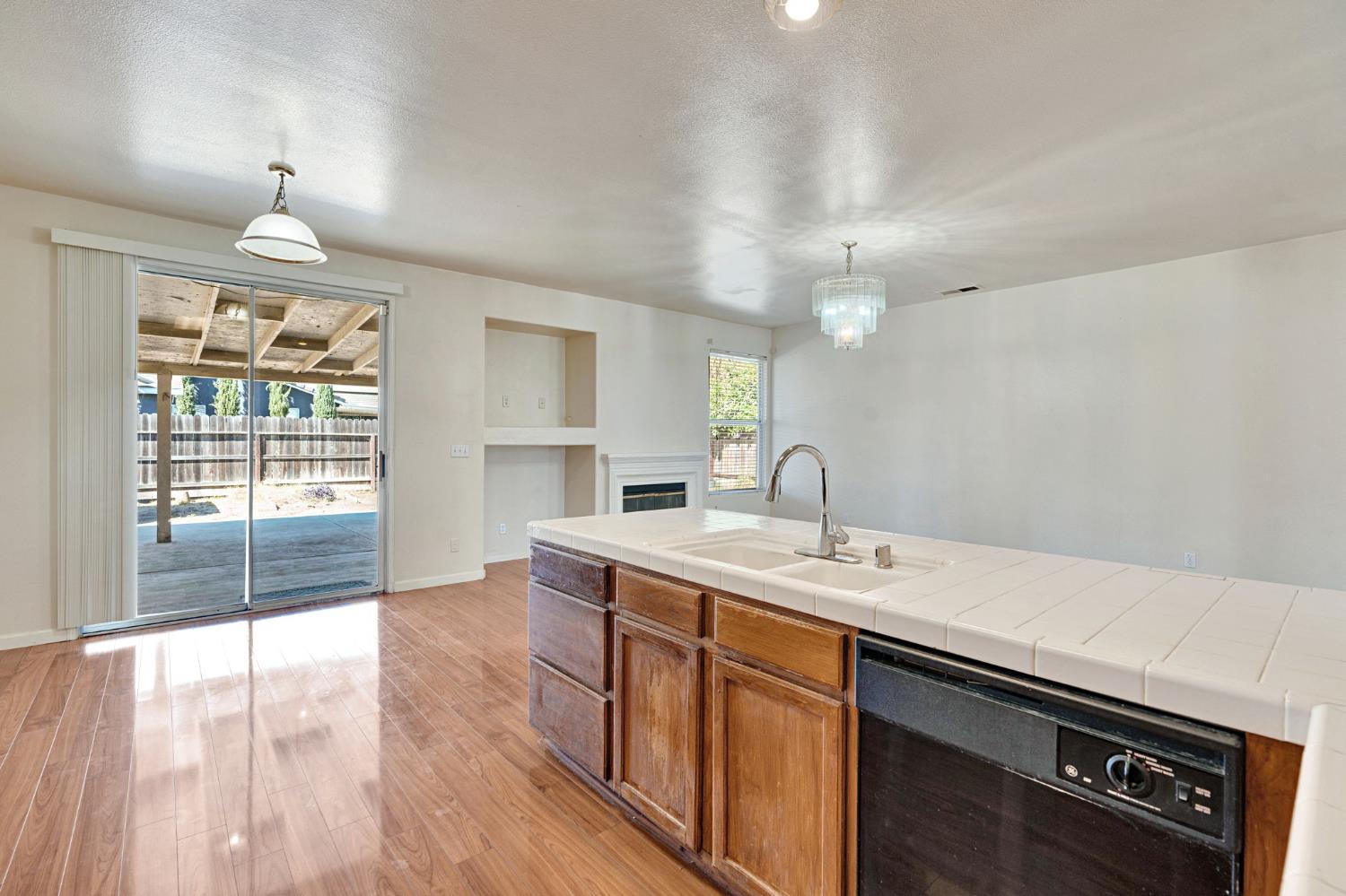 2426 S Larkin Ave, Fresno, CA 93727