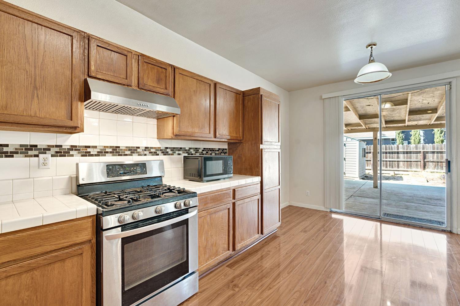 2426 S Larkin Ave, Fresno, CA 93727