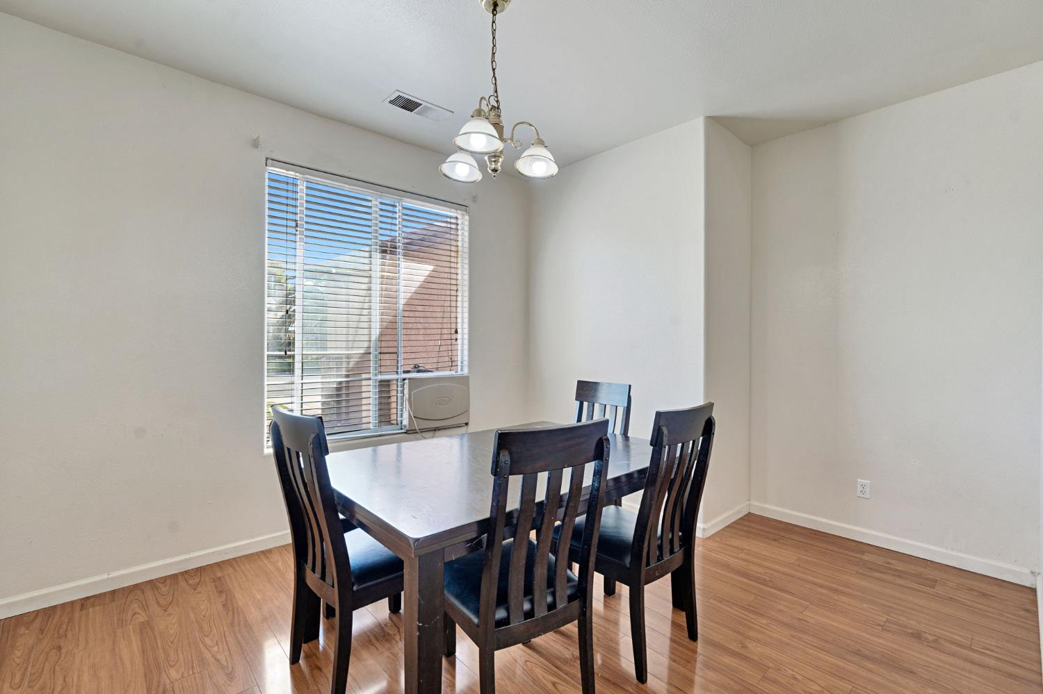 2426 S Larkin Ave, Fresno, CA 93727