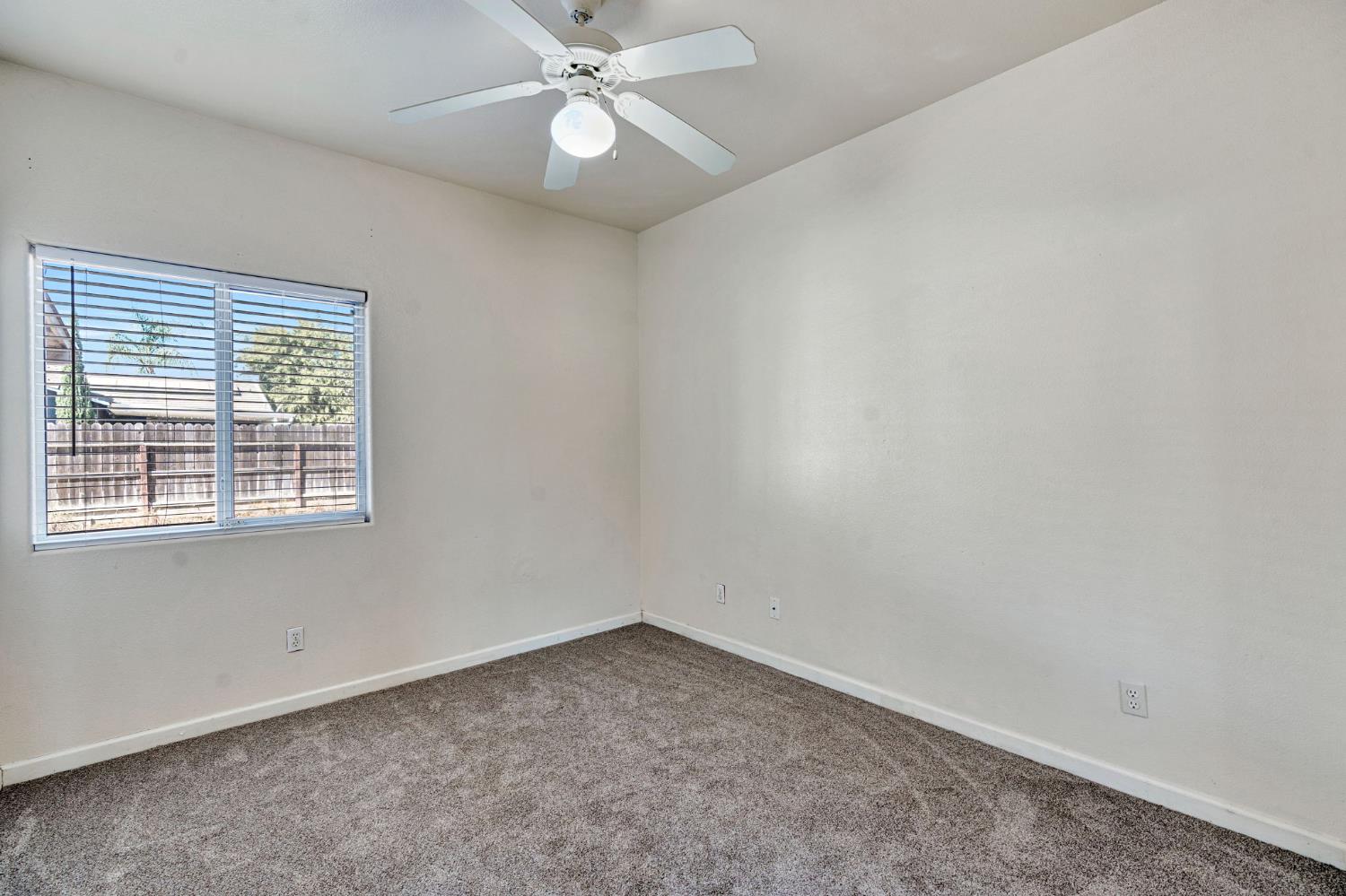 2426 S Larkin Ave, Fresno, CA 93727