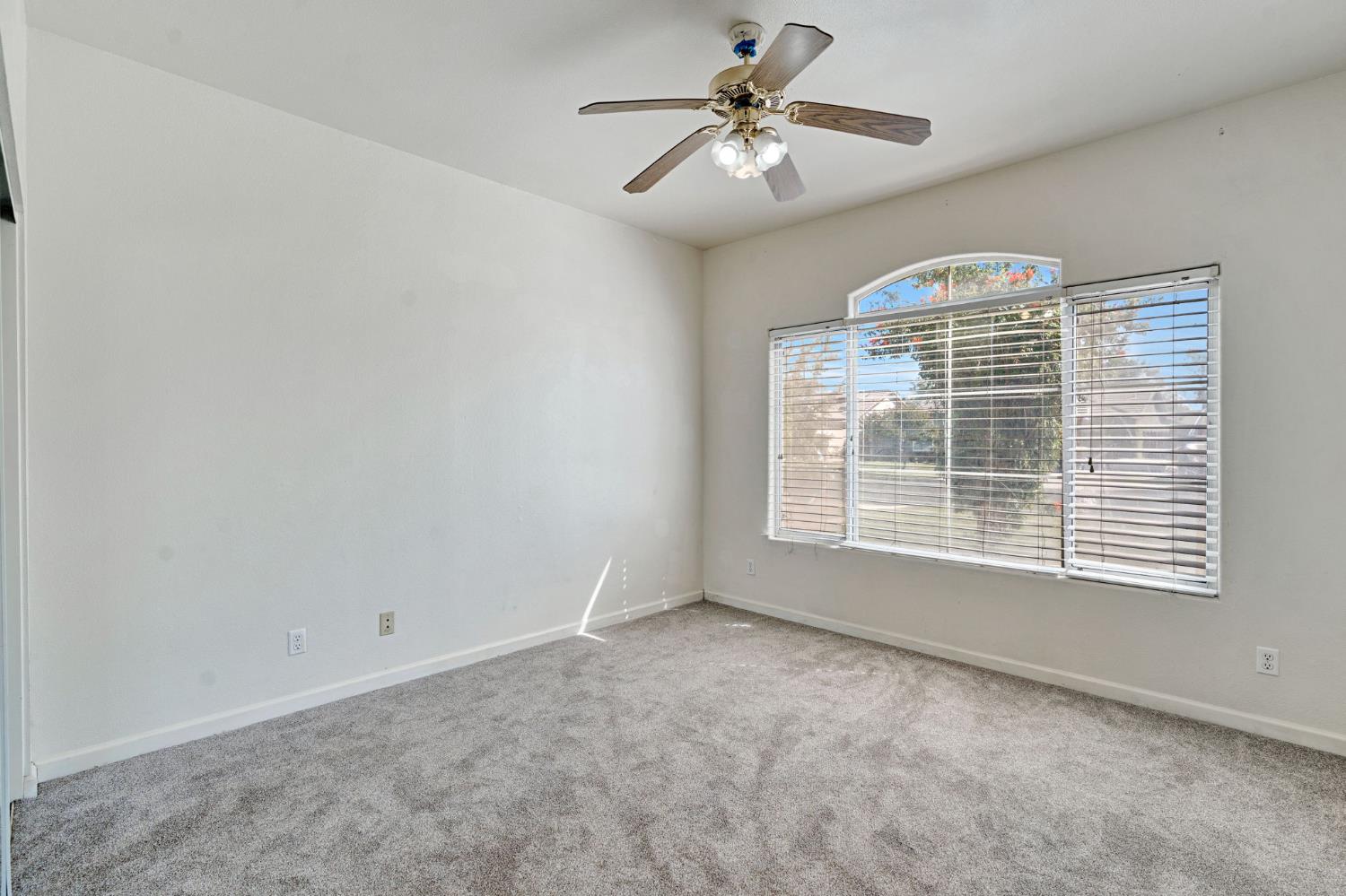 2426 S Larkin Ave, Fresno, CA 93727