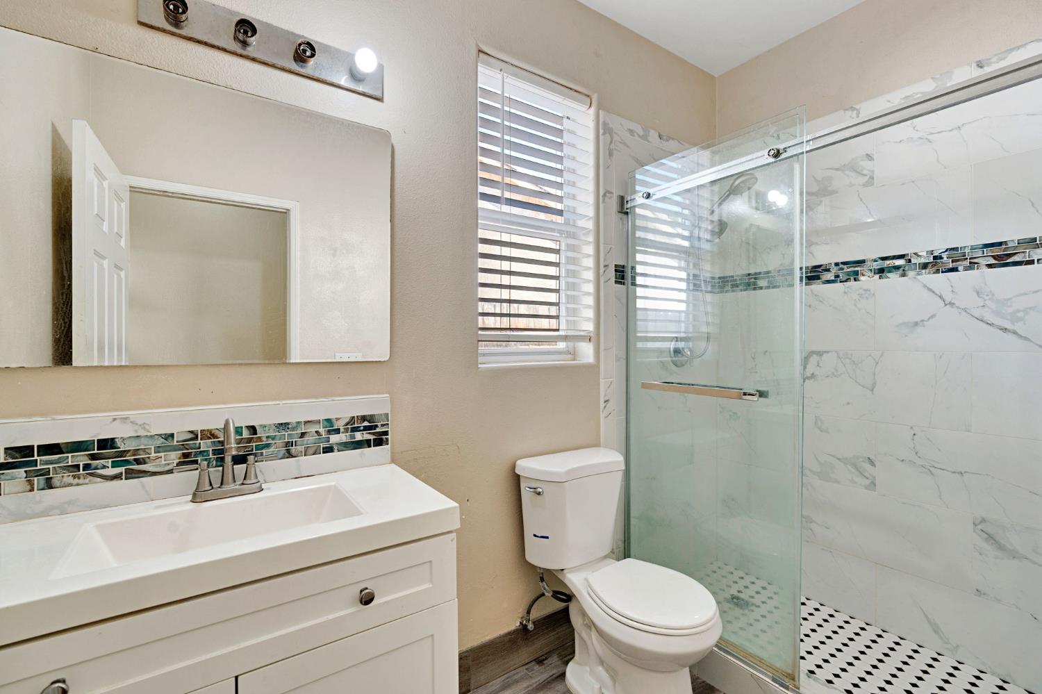 2426 S Larkin Ave, Fresno, CA 93727