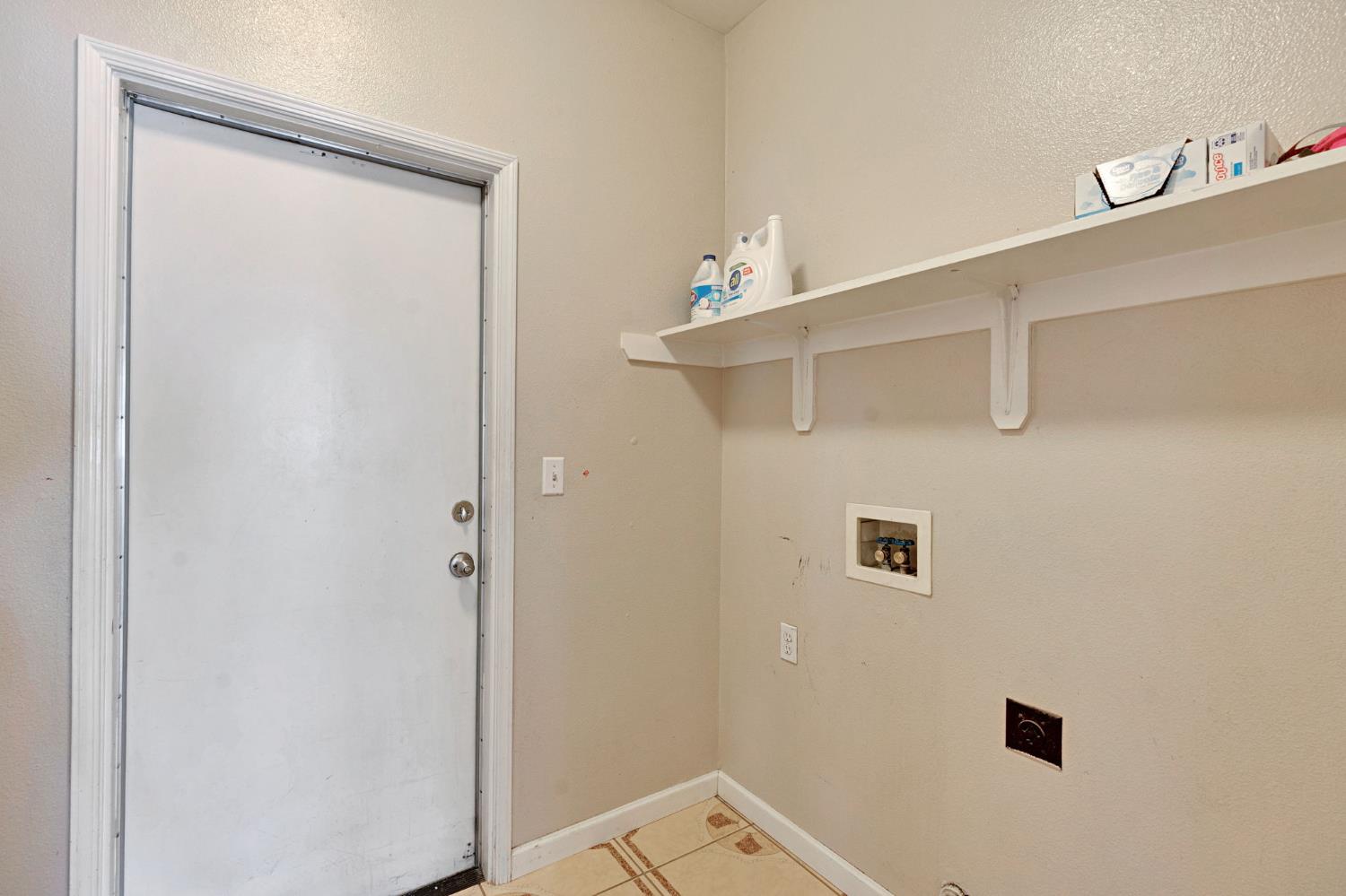 2426 S Larkin Ave, Fresno, CA 93727