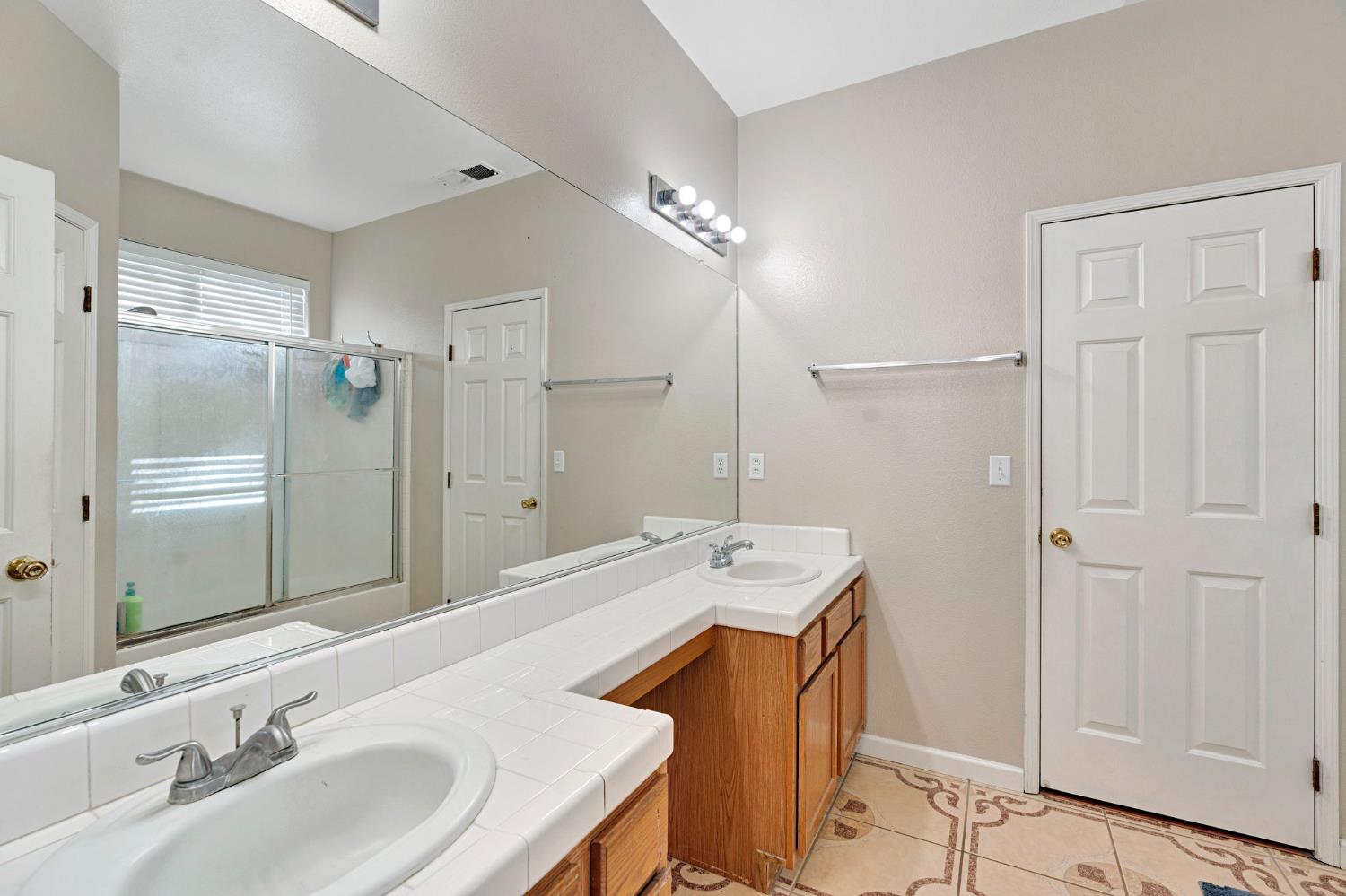 2426 S Larkin Ave, Fresno, CA 93727