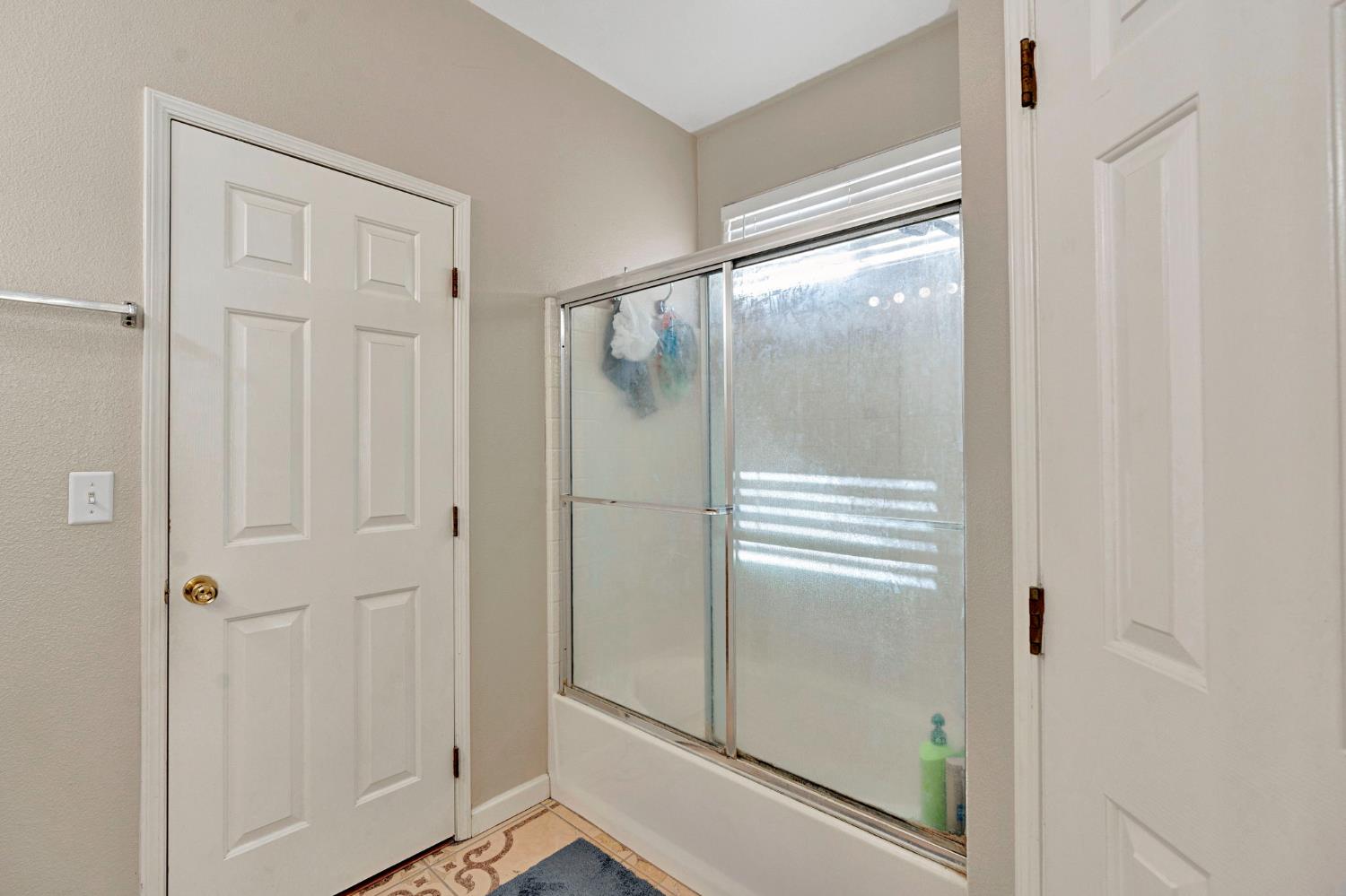 2426 S Larkin Ave, Fresno, CA 93727