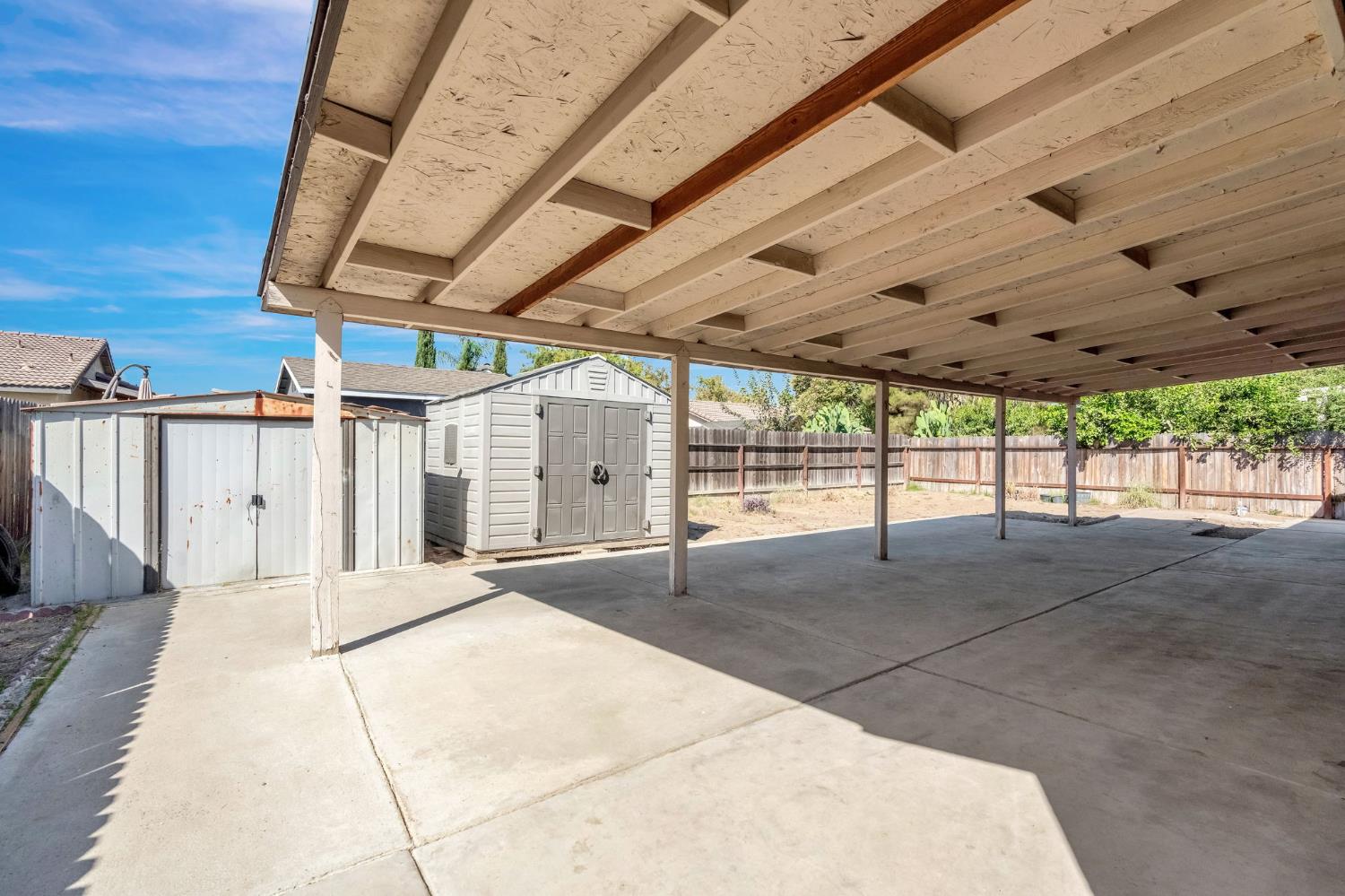 2426 S Larkin Ave, Fresno, CA 93727