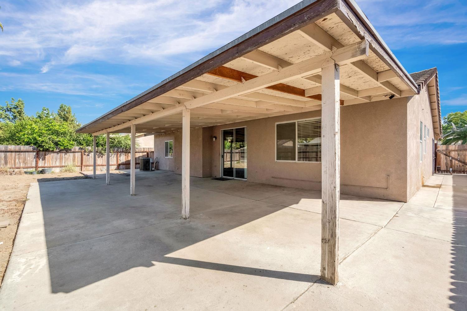 2426 S Larkin Ave, Fresno, CA 93727