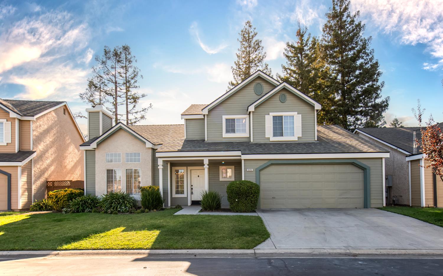 10781 N Windham Bay Cir, Fresno, CA 93730