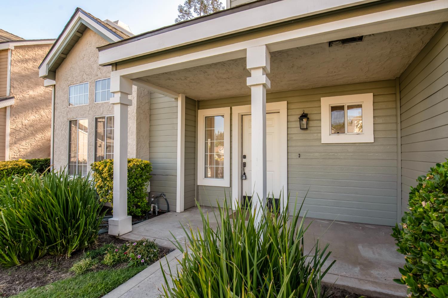 10781 N Windham Bay Cir, Fresno, CA 93730