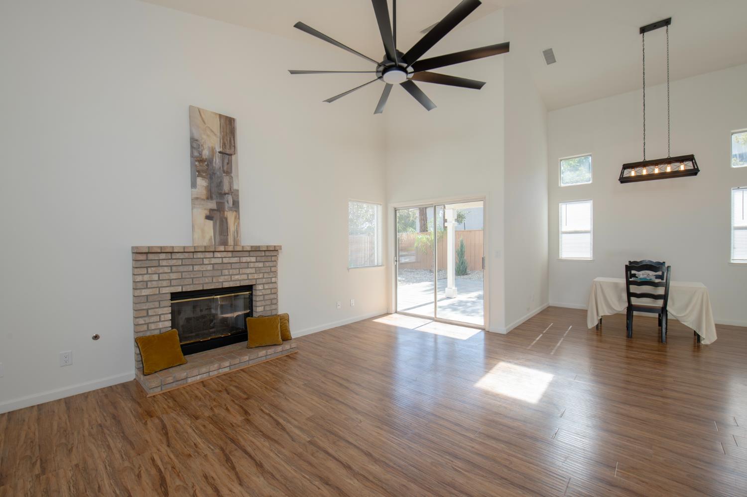 10781 N Windham Bay Cir, Fresno, CA 93730