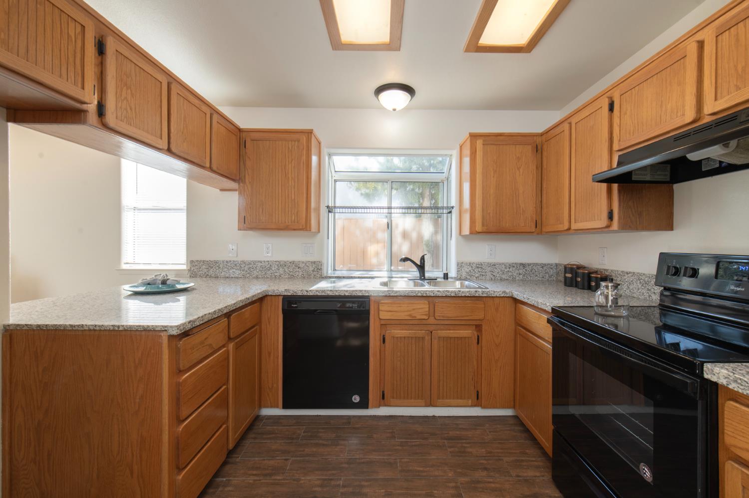10781 N Windham Bay Cir, Fresno, CA 93730