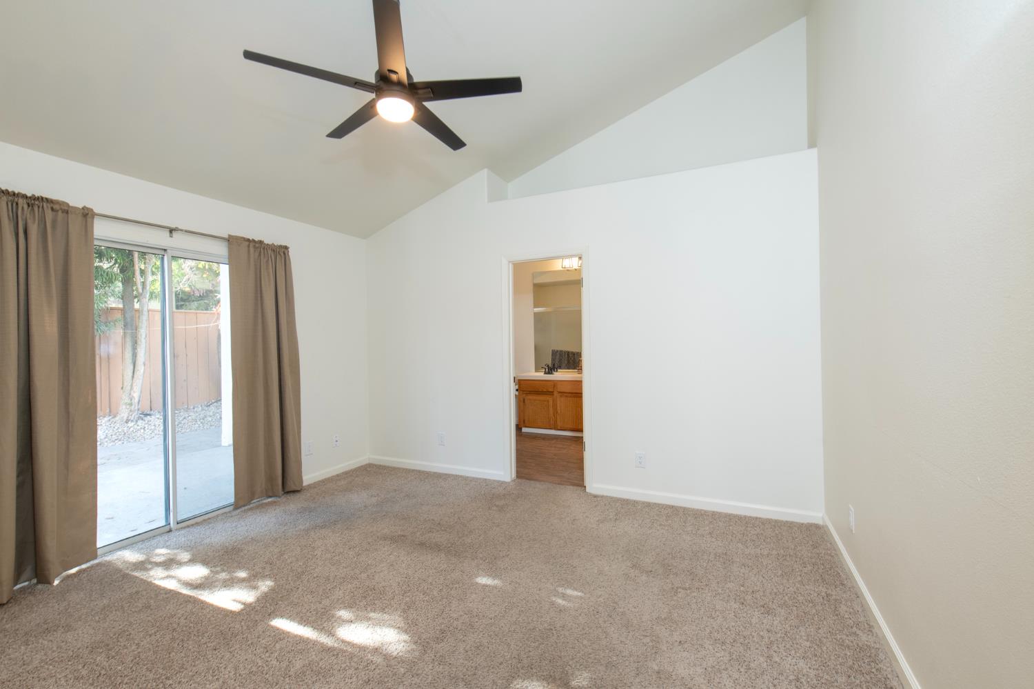 10781 N Windham Bay Cir, Fresno, CA 93730