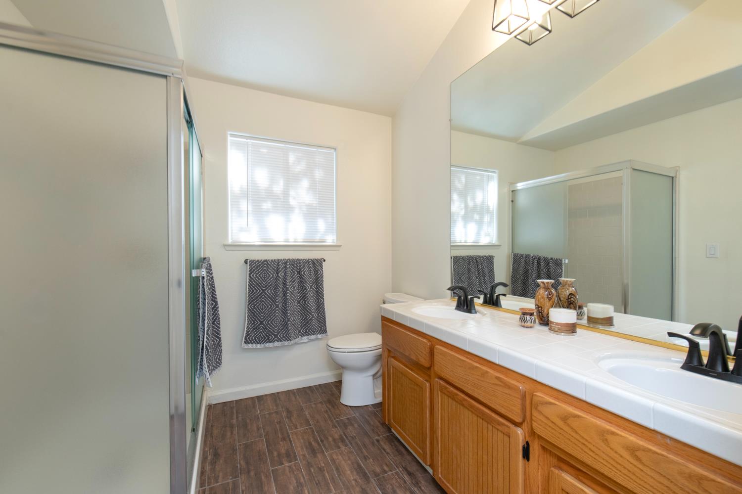 10781 N Windham Bay Cir, Fresno, CA 93730