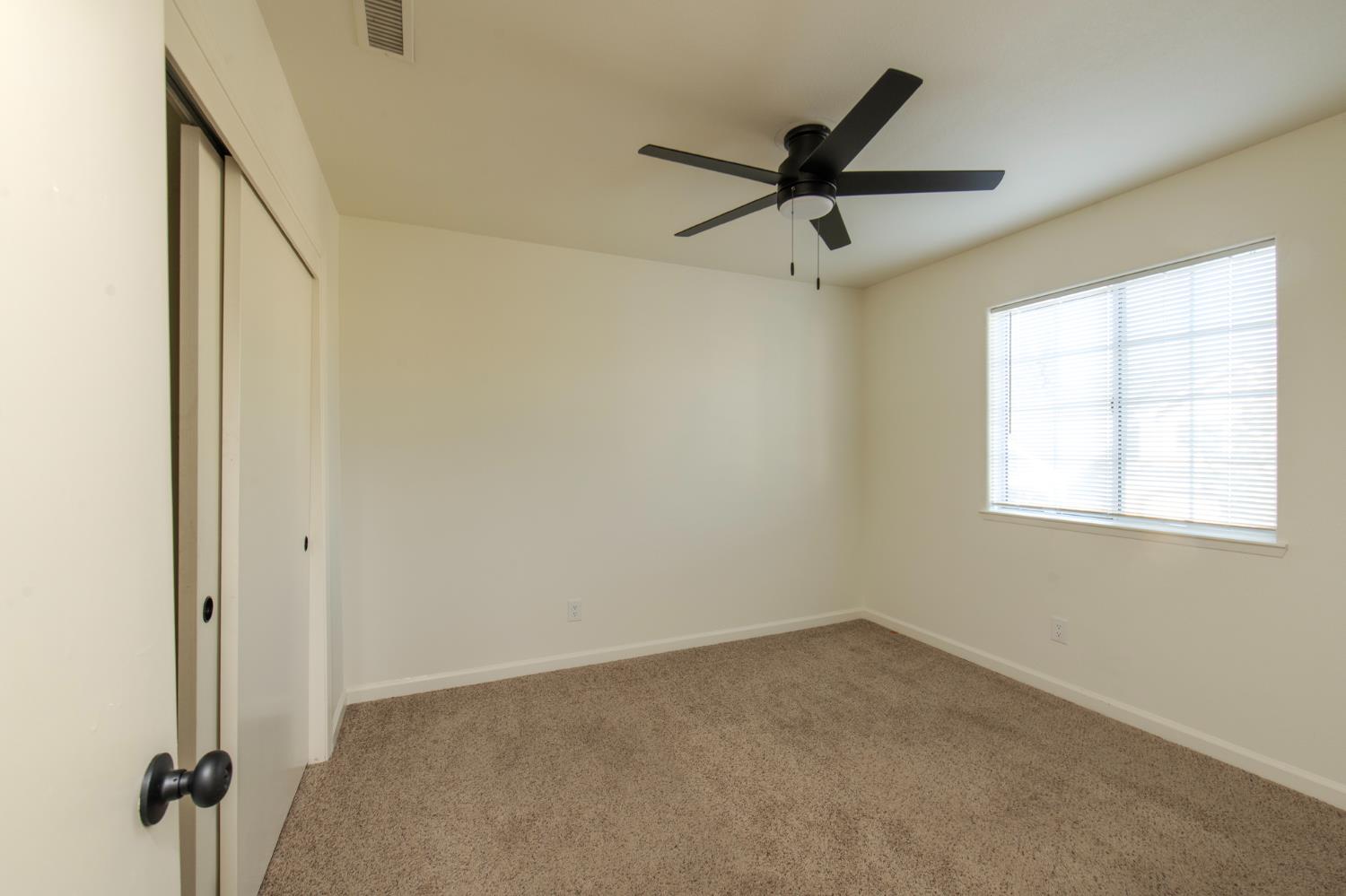 10781 N Windham Bay Cir, Fresno, CA 93730