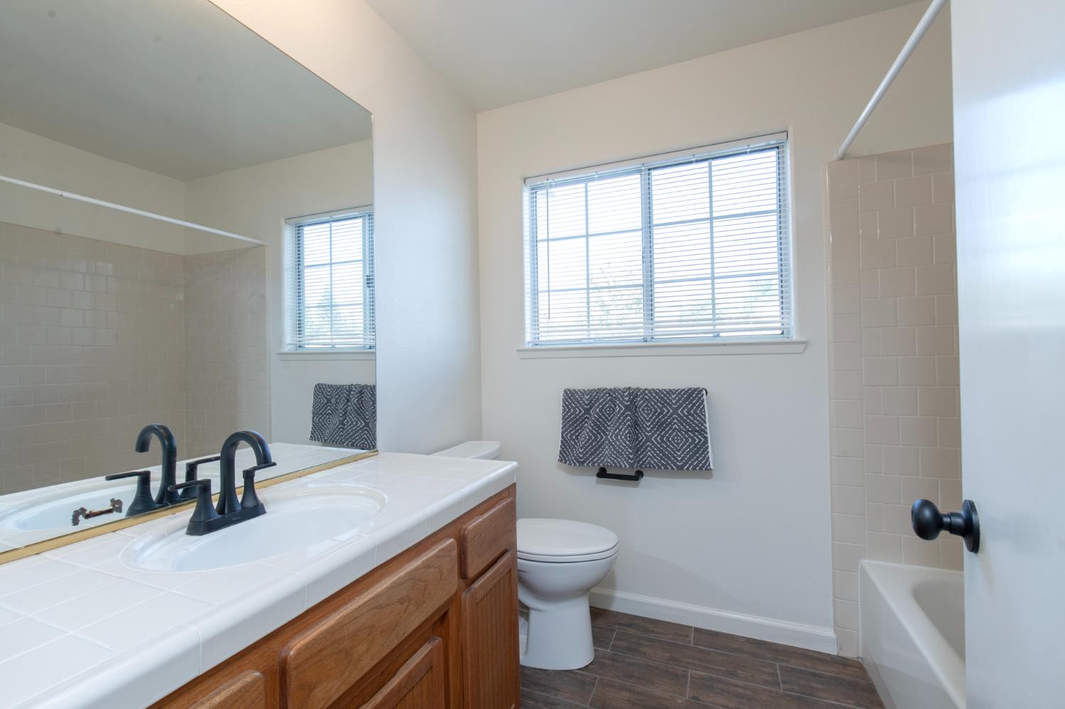10781 N Windham Bay Cir, Fresno, CA 93730