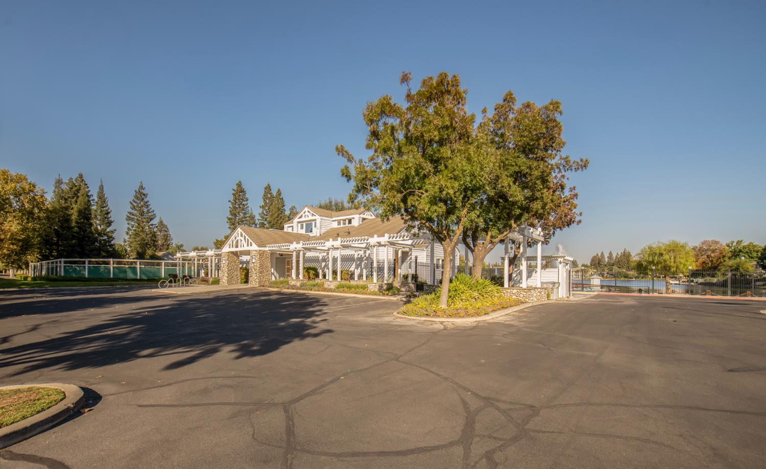 10781 N Windham Bay Cir, Fresno, CA 93730