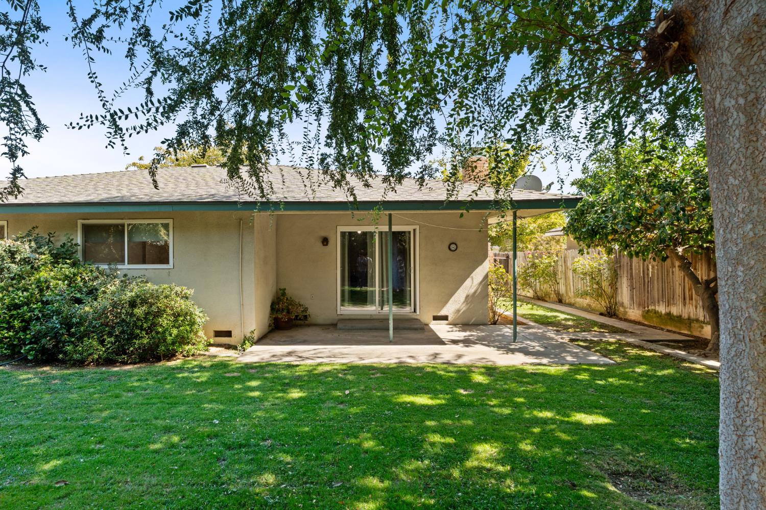 6545 N Raisina Ave, Fresno, CA 93710