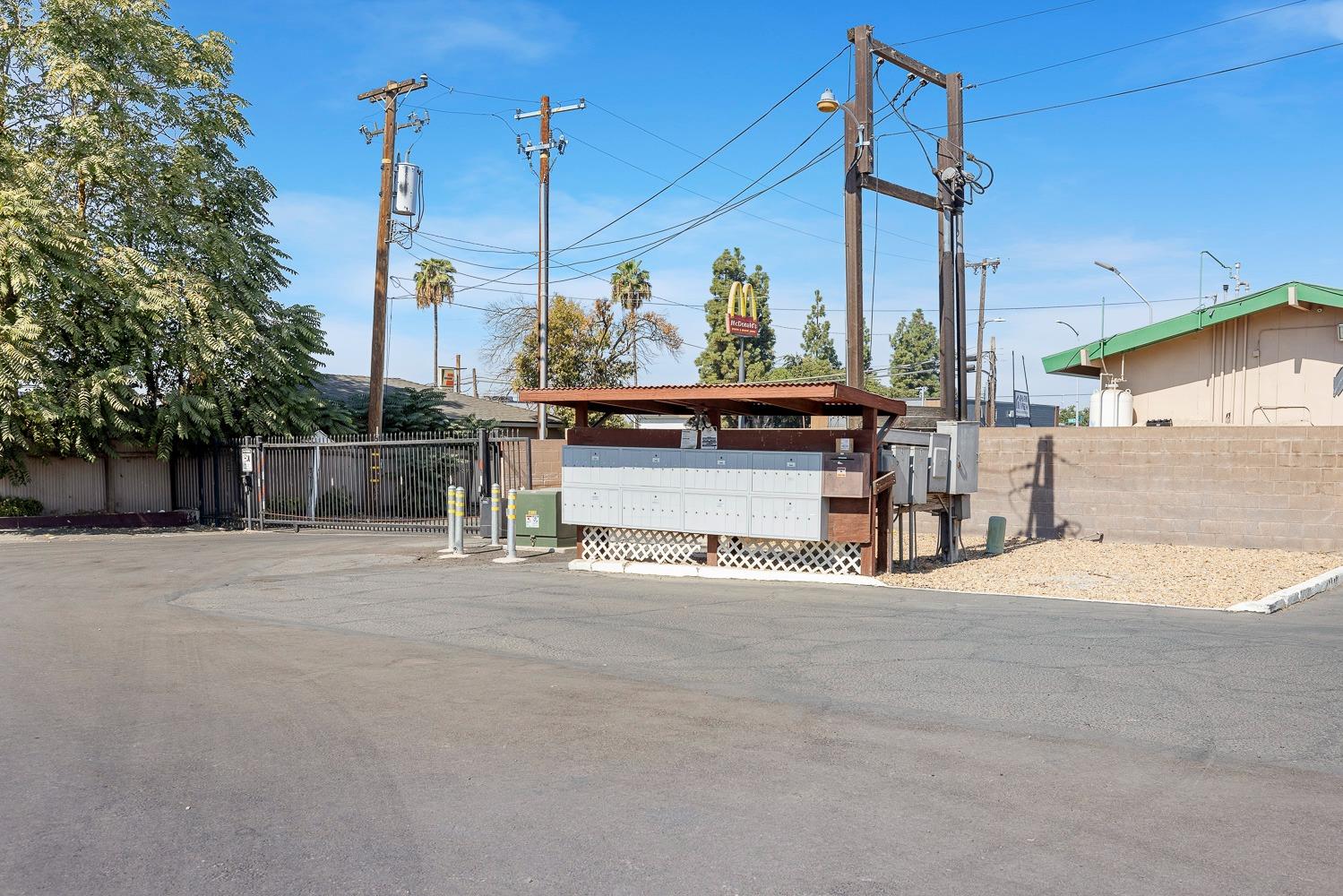 1719 W Olive Ave #37, Fresno, CA 93728